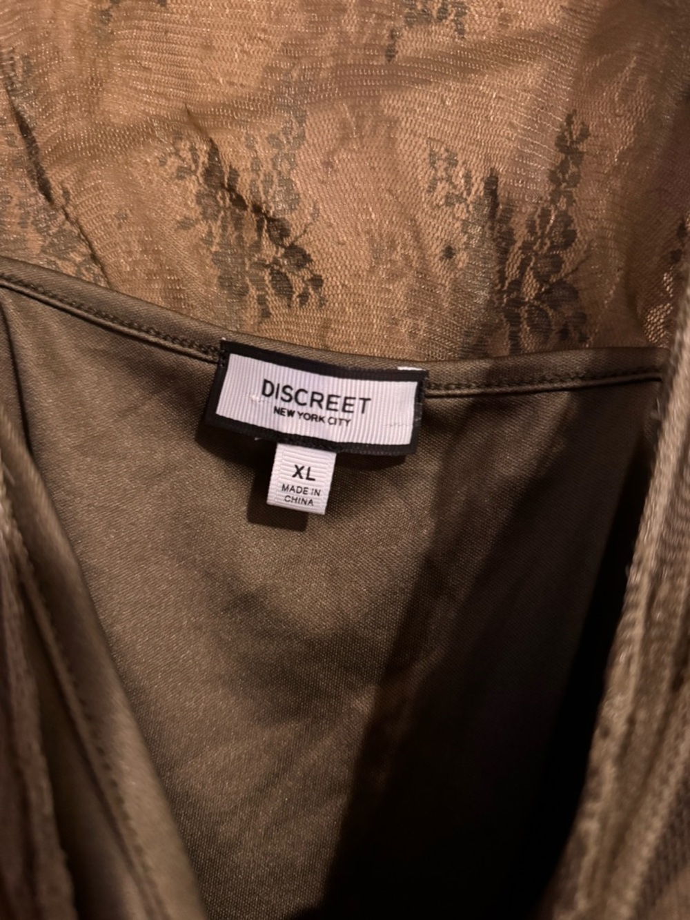 Discreet olive green lace top - Picture 4 of 4